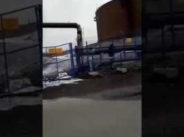Очевидец снял на видео начало разлива топлива в Норильске