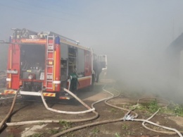 С тушением возникли сложности: в Екатеринбурге на пилораме произошел крупный пожар