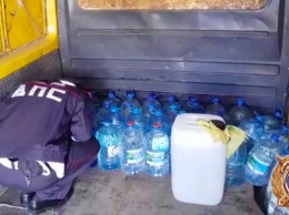 В Черняховске инспекторы ГИБДД нашли 300 литров самогона в микроавтобусе