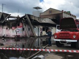Кафе сгорело на Центральном рынке в Рубцовске