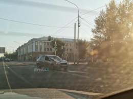 Покалеченную жительницу Барнаула увезли в больницу после жесткого ДТП на переходе в центре города