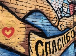 Барнаульцы в граффити поблагодарили медиков, борющихся с коронавирусом