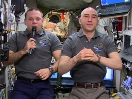 Космонавты Иванишин и Вагнер поздравили россиян с праздником со станции МКС
