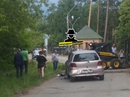 В Барнауле иномарка протаранила забор санатория