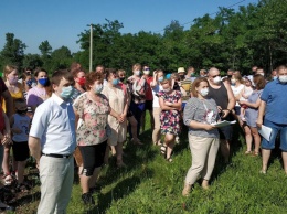«Это кошмар какой-то!» В Белгородском районе люди пожаловались губернатору на нехватку питьевой воды