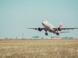 «Уральские авиалинии» и S7 устроили ДТП в аэропорту Пулково