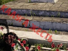Прокуратура выяснит, почему памятник Ленину обложили плитами с надгробий