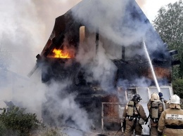 В Барнауле сгорел частный дом