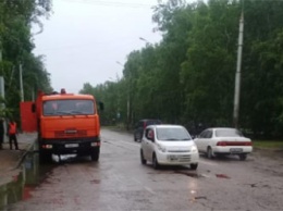 Четыре машины откачивают воду с улиц микрорайона Благовещенска