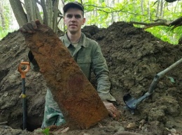 В Зеленоградском округе поисковики нашли обломки советского Пе-2 и останки летчика (фото)