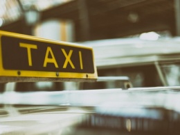 В Барнауле пьяный пассажир разбил машину такси