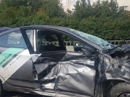 Вырвало и отбросило двигатель: в Екатеринбурге произошло ДТП с участием «Делимобиля»