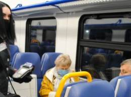 В пригородных поездах Белгородской области стала доступна безналичная оплата проезда