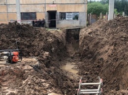 На Урале газосварщик оказался заживо похороненным в котловане из-за обрушения земли