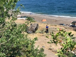 В Крыму автомобиль рухнул на пляж, - ФОТО