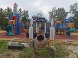 Дети устраивают разрушительные «набеги» на игровую площадку в Циолковском