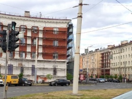 Петрозаводчане оценили новый цвет исторических зданий на площади Гагарина