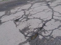"Как будто ничего не делали": новокузнечанин пожаловался на ямочный ремонт во дворе