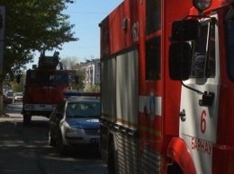 В Барнауле пожарные спасли из горящего дома 15 человек