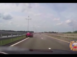 ГИБДД нашла водителя, который спровоцировал ДТП под Храброво и уехал (видео)