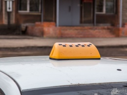 Злоумышленник угнал такси по пути из ночного клуба в Новокузнецке