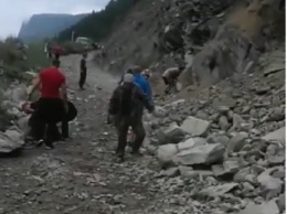 Ливни в Республике Алтай едва не смыли мост и спровоцировали сход мощного оползня