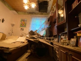 В Екатеринбурге в квартире, где живут пенсионеры, рухнул потолок