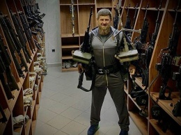 Рамзан Кадыров сфотографировался с пулеметами в ответ на санкции США