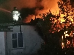 Крупный пожар унес жизни двух людей в алтайском селе