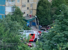 В Белгороде на глазах у детей с окна высотки выпрыгнула женщина