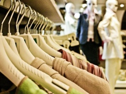 Минтруд предложил разрешить российским школьникам покупать одежду на соцвыплаты