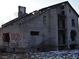 Владельца опасного недостроя в Белогорске обязали огородить или снести здание