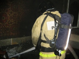 Пожарные спасли шесть человек из горящей пятиэтажки в Бийске