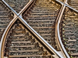 Двух погибших под поездом школьниц из Красноуфимск могли довести до самоубийства