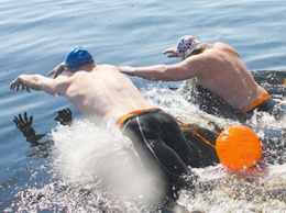 Три десятка «моржей» устроили в Приамурье заплывы в ледяной воде