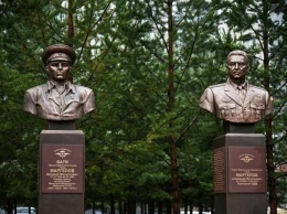 В Югру привезли памятники героям-десантникам