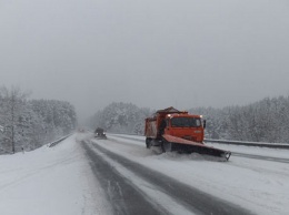 140 единиц техники вышли на уборку снега на федеральных дорогах Алтая