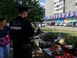 «Пожилых не трогали»: мэрия Барнаула объяснила рейды против уличных торговцев