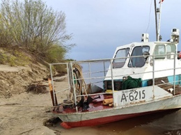 Отдыхающие на берегу Зеи амурчане ломают гидрологическое оборудование
