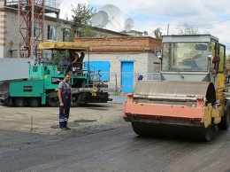 В барнаульском Затоне начали ремонтировать дороги