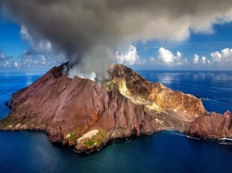Выброс пепла произошел на вулкане Эбеко на Курилах