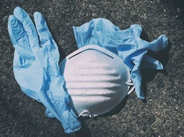 Специалисты ЮНКТАД заявили о загрязнении пляжей и океанов масками и перчатками