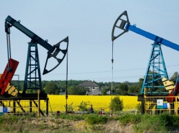 Нефть продолжает дорожать на фоне данных о снижении запасов в США