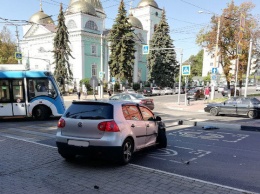 Возле Преображенского собора в Белгороде столкнулись две иномарки