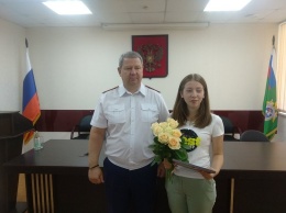 В Белгороде наградили спасшую двух тонущих детей девушку