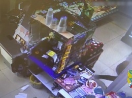 Мужчина пришел грабить магазин в Подмосковье с осколком от бутылки