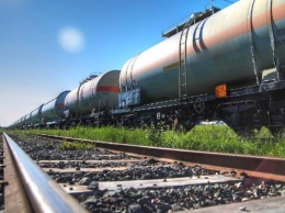 Четверо кузбассовцев взломали светофор ради кражи 7 тонн топлива из поезда