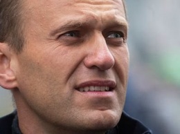 Политик Алексей Навальный находится в реанимации после отравления