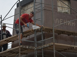 В Рубцовске ремонтируют памятник Владимиру Ленину