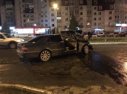 В Нижневартовске столкнулись "Mercedes" и "Lexus". Пострадали дети